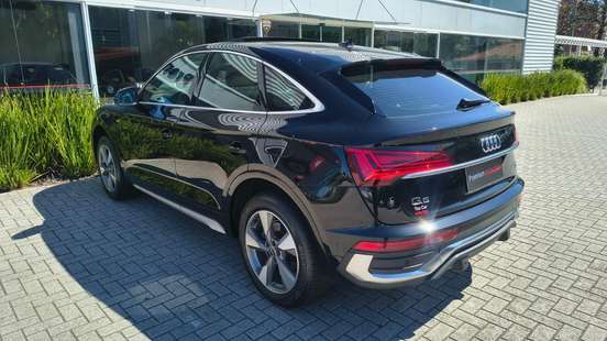 AUDI-Q5-2022