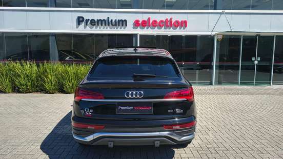 AUDI-Q5-2022