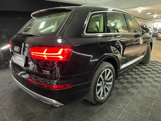 AUDI-Q7-2015
