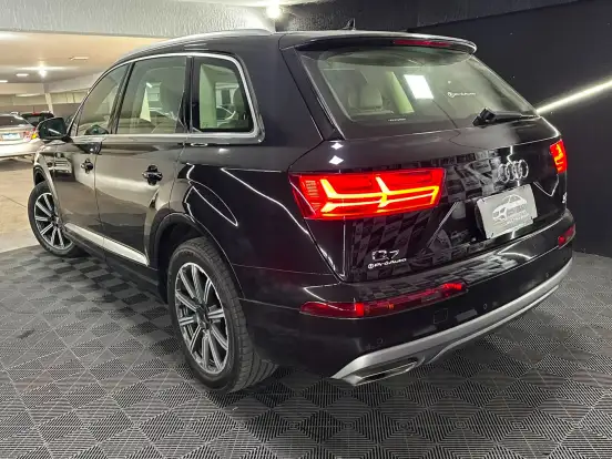 AUDI-Q7-2015