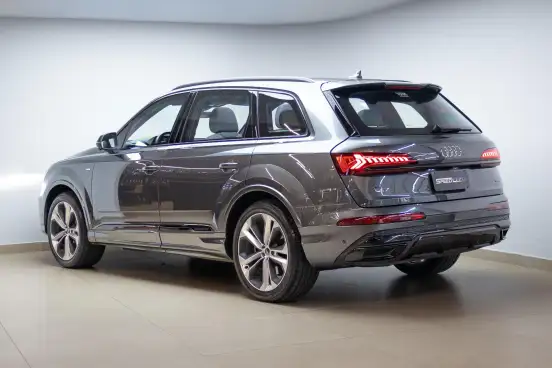 AUDI-Q7-2022