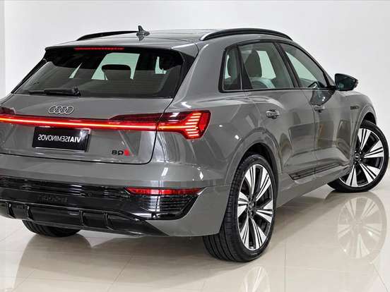 AUDI-Q8 E-TRON-55 ELÉTRICO PERFORMANCE BLACK QUATTRO AUDI-Q8 E-TRON-2023