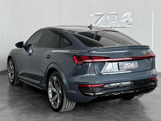 AUDI-SQ8 E-TRON-2023
