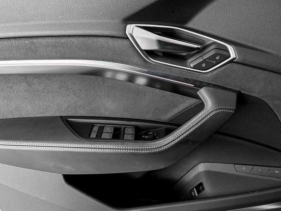AUDI-SQ8 E-TRON-2023