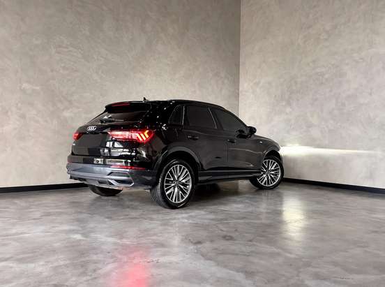 AUDI-Q3-2022