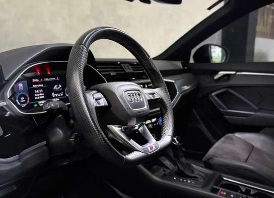 AUDI-Q3-2022