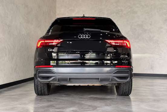 AUDI-Q3-2022