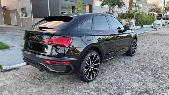 AUDI-Q5-2021