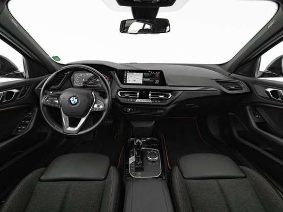 BMW-118i-2022