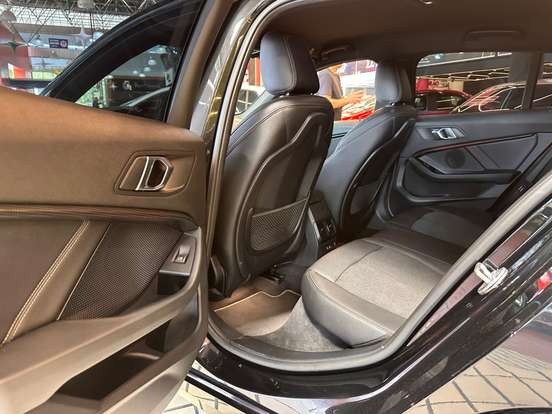 BMW-118i-2019