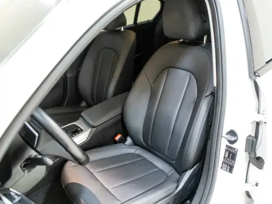 BMW-320i-2021