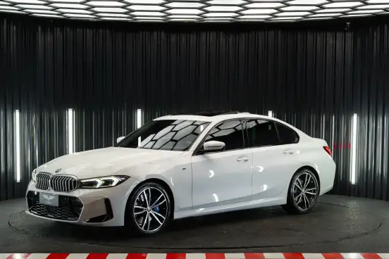 BMW-320i-2022