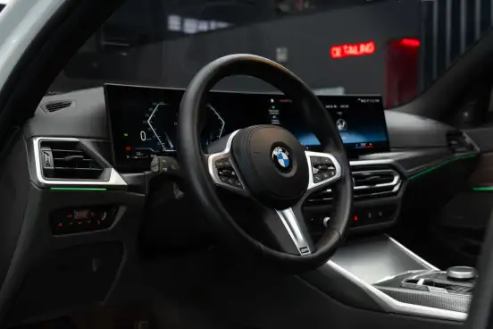 BMW-320i-2022