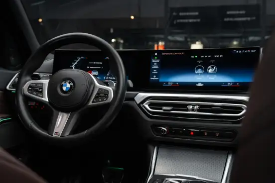 BMW-320i-2022