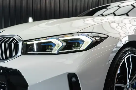 BMW-320i-2022