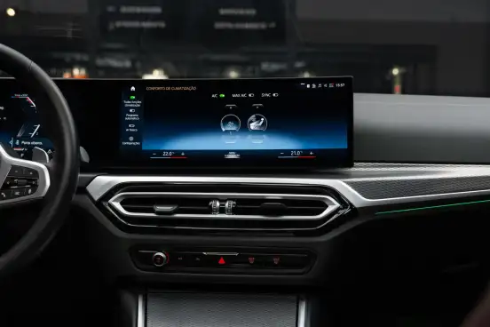 BMW-320i-2022