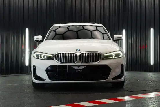 BMW-320i-2022