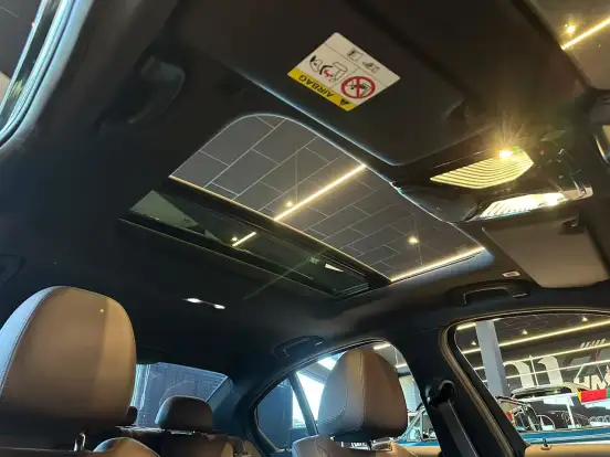 BMW-320i-2022