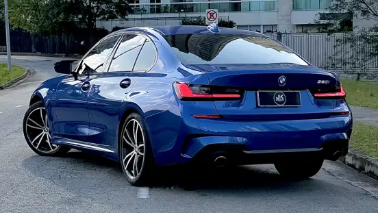 BMW-320i-2021