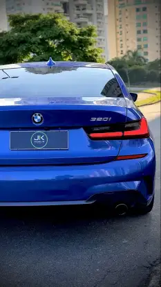BMW-320i-2021