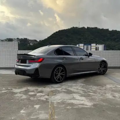 BMW-320i-2022