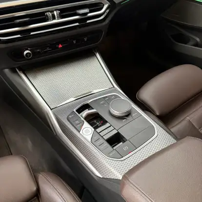 BMW-320i-2022