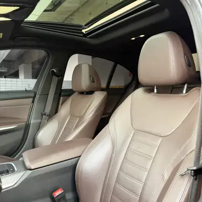 BMW-320i-2022