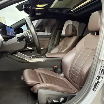 BMW-320i-2022