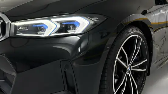 BMW-320i-2023