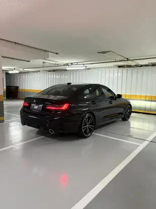 BMW-320i-2023