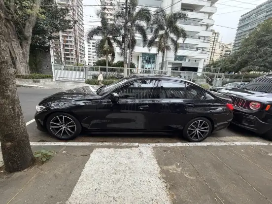BMW-320i-2021