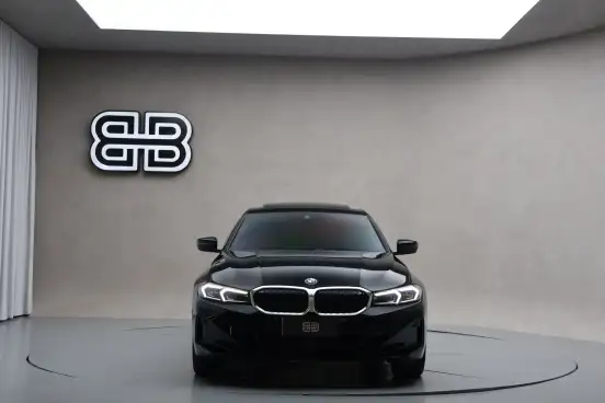 BMW-320i-2023