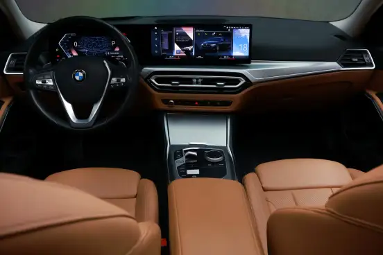 BMW-320i-2023
