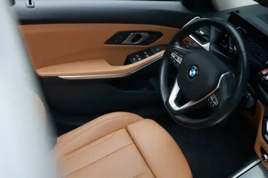 BMW-320i-2023