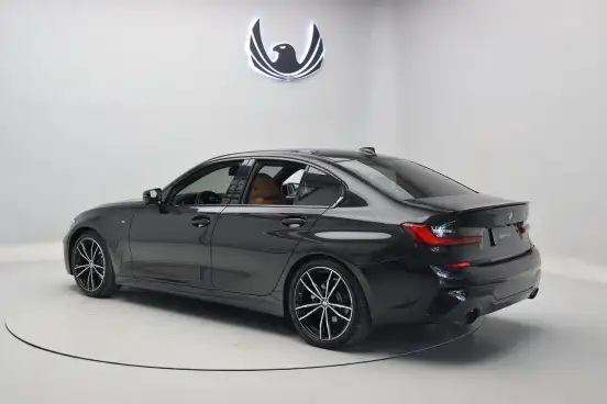 BMW-320i-2020