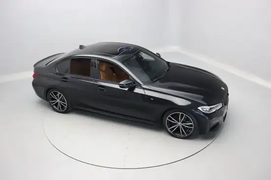 BMW-320i-2020
