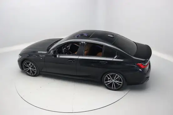 BMW-320i-2020