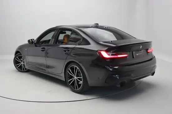 BMW-320i-2020