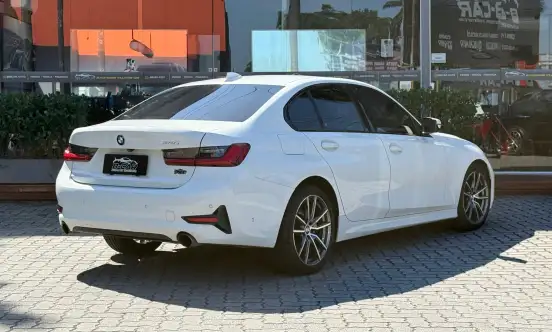 BMW-320i-2020
