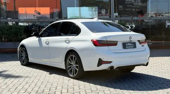 BMW-320i-2020