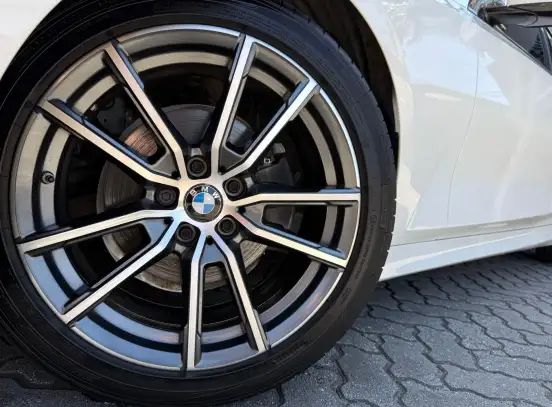 BMW-320i-2020