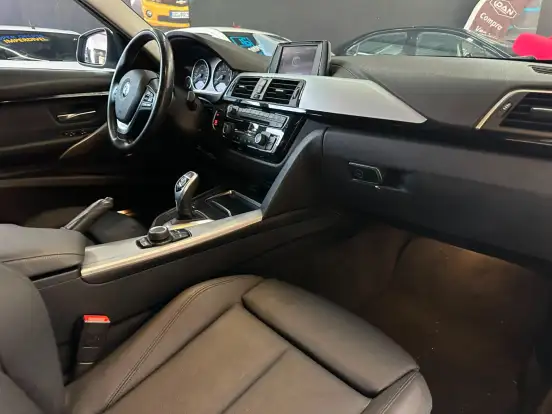 BMW-320i-2017