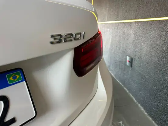 BMW-320i-2017