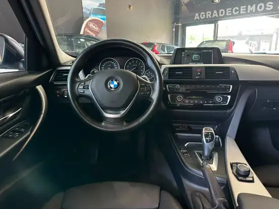 BMW-320i-2017