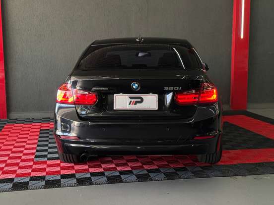 BMW-320i-2015