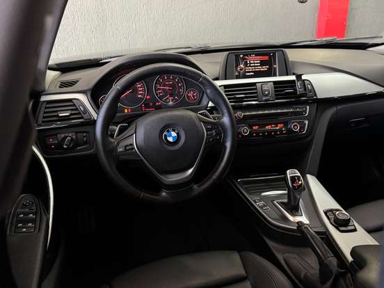 BMW-320i-2015