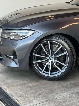BMW-320i-2021
