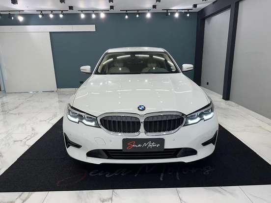 BMW-320i-2020