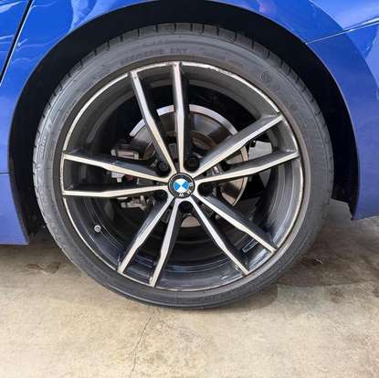 BMW-320i-2021