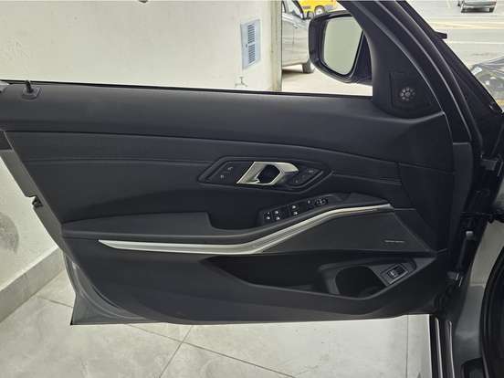 BMW-320i-2025